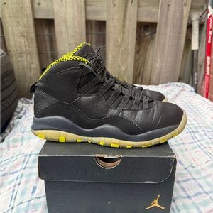 Jordan 10 Retro Venom 
Size 8.5